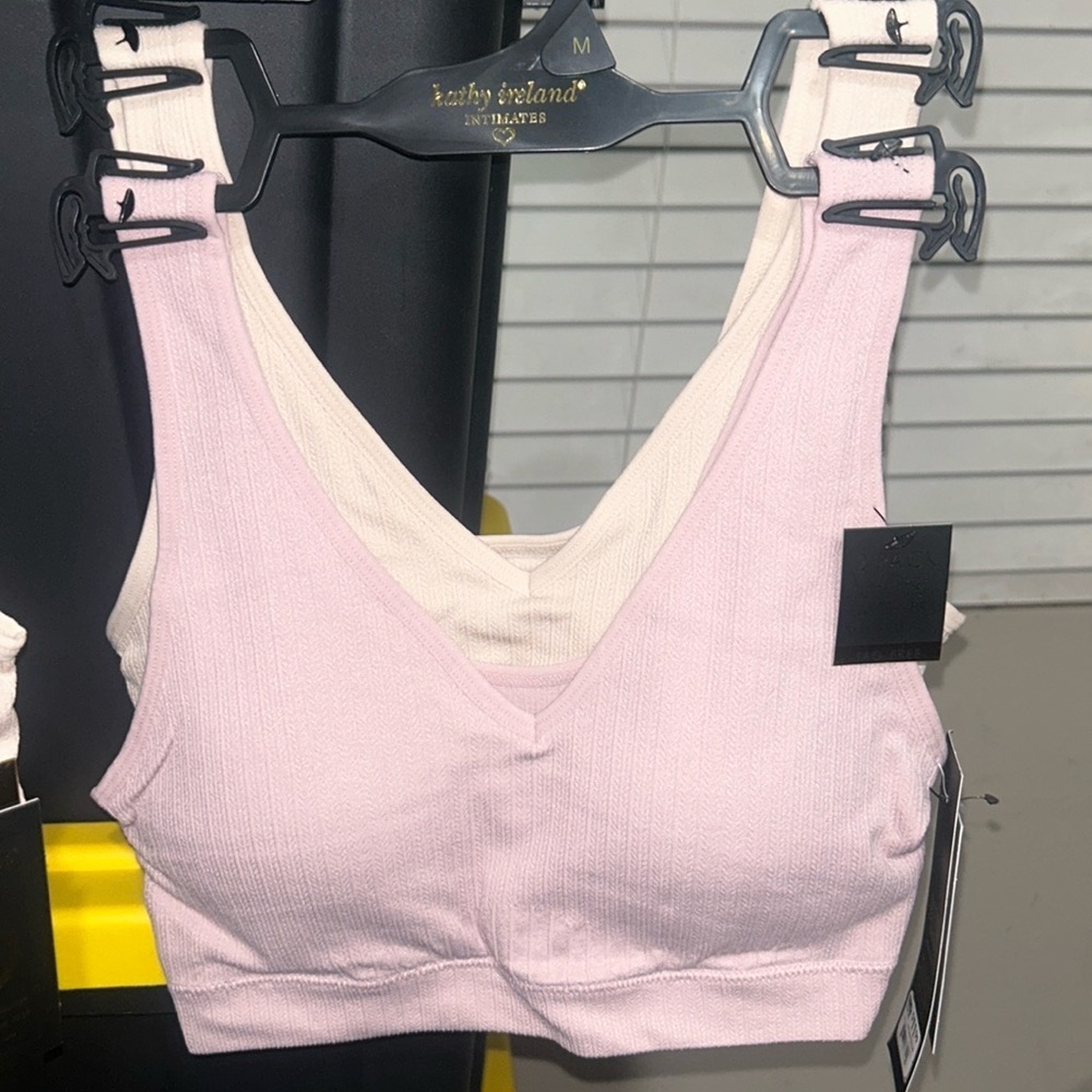 NWT Kathy Ireland, Smoke free home different sizes available